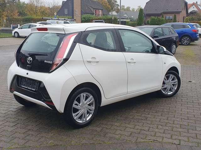 Toyota Aygo X x-play touch